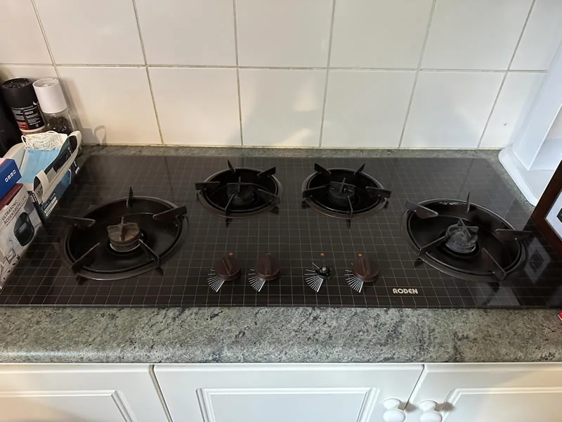 Gas stove and cooktop after cleaning